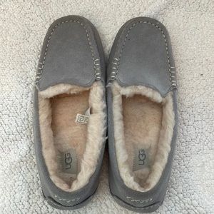 Ugg Womens slippers size 9 Gray